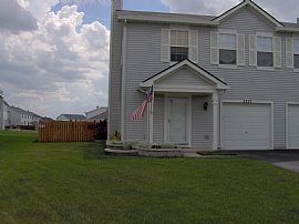 2 BR, 1.5 BA Townhouse with Full Fences and Yard, Wood Floors  in Montgomery, IL (Photo 2 of 10)