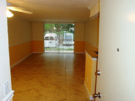 Wonderful 2 Bedroom and 2 Bath Condo Near Pool in Sarasota, FL (Photo 2 of 9)