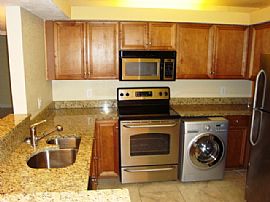 Wonderful 2 Bedroom and 2 Bath Condo Near Pool in Sarasota, FL (Photo 3 of 9)