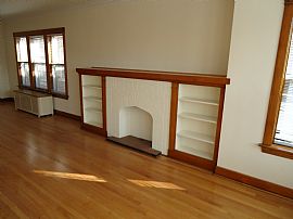 2 Bedroom Apartment in Brick 2-Flat Building in Chicago, IL (Photo 2 of 4)