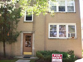 2 Bedroom Condo in Brick 4-Flat Building in Chicago, IL