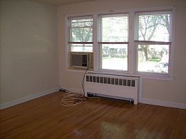 2 Bedroom Condo in Brick 4-Flat Building in Chicago, IL (Photo 2 of 4)