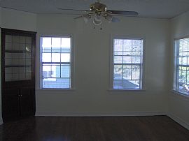 Hancock Park Adjacent 2 Bedroom Upper Duplex  in Rimpau, CA (Photo 3 of 6)