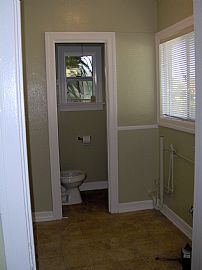 Hancock Park Adjacent 2 Bedroom Upper Duplex  in Rimpau, CA (Photo 6 of 6)