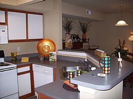 Magnificent Top Floor Two Bedroom Apartment in Independence, MO (Photo 10 of 12)