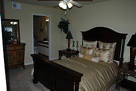 Magnificent Top Floor Two Bedroom Apartment in Independence, MO (Photo 8 of 12)