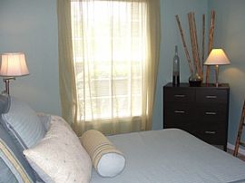 Beautiful Apartment with Sun Room Great Location and View  in Overland Park, KS (Photo 3 of 9)