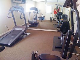 Wonderful 2 Bedroom and 1 Bath.Affordable! in Bradenton, FL (Photo 6 of 8)