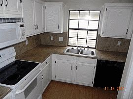 3 Bedroom, 2 Bath Home with Big Backyard in Baton Rouge, LA (Photo 2 of 2)