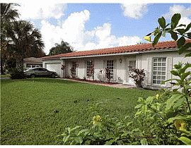 Lavish 5 Br, 3 Ba Home with Style and Class in Plantation, FL