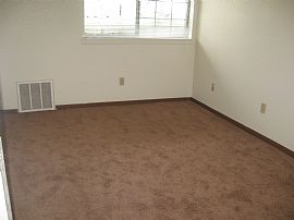 1 Bed 1 Bath Standard Apartment in Grand Rapids, MI (Photo 2 of 4)