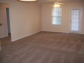Ground Floor 1 Bedroom with Upgrades! in Independence, MO (Photo 4 of 6)