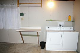 Mid-Century Modern- Furnished 3 Bedroom with Utilities Included in Twentynine Palms, CA (Photo 12 of 12)