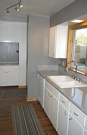 Mid-Century Modern- Furnished 3 Bedroom with Utilities Included in Twentynine Palms, CA (Photo 4 of 12)