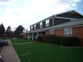 Country Living in The City - 2bd 1.5 Townhouse Apt in Indianapolis, IN