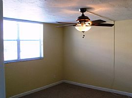 2 Bedroom 2 Bath Very Nice Unit! Stainless Steel! in Sarasota, FL (Photo 2 of 5)