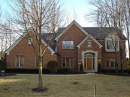Executive Style Home in Powell! Olentangy Schools Offering 3 Ca in Powell, OH