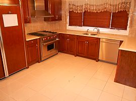 Beautiful Luxury 1st Floor Apartment in Forest Hills. in Forest Hills, NY (Photo 2 of 8)