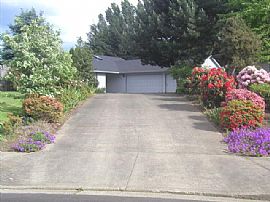 Single-Level 3-Car Home on Cul-De-Sac in Tualatin, OR