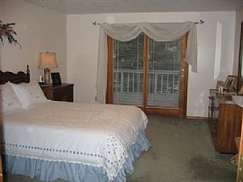 Single-Level 3-Car Home on Cul-De-Sac in Tualatin, OR (Photo 5 of 10)