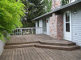 Single-Level 3-Car Home on Cul-De-Sac in Tualatin, OR (Photo 9 of 10)