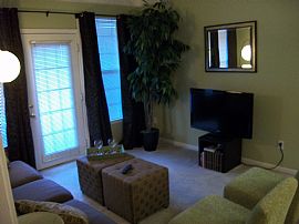 Luxury Apartment Complex with Huge Sales in Overland Park, KS (Photo 3 of 12)