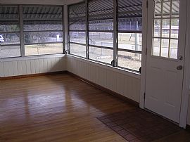 Nice 2 Br/1 B Home in Quiet Area in Jacksonville, FL (Photo 3 of 6)