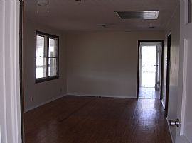 Nice 2 Br/1 B Home in Quiet Area in Jacksonville, FL (Photo 5 of 6)