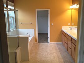 Peaceful Gated Community Living in Modesto, CA (Photo 4 of 12)