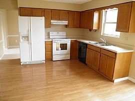 Lovely 4 Bedroom Home in Worthington Village in Columbus, OH (Photo 3 of 12)