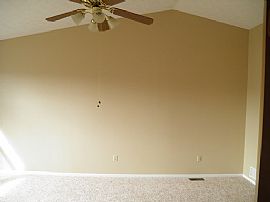 Lovely 4 Bedroom Home in Worthington Village in Columbus, OH (Photo 8 of 12)