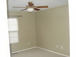 Pristine 3 Bedroom Condo in The Ravines at Waggoner Park (black in Blacklick, OH (Photo 5 of 12)