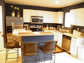 Contemporary and Spacious 2 Bedroom Condo in The Falls of Hayden in Dublin, OH (Photo 4 of 12)