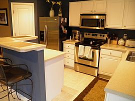 Contemporary and Spacious 2 Bedroom Condo in The Falls of Hayden in Dublin, OH (Photo 5 of 12)