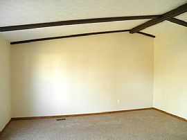 Wonderful 3 Bedroom Split Level in Groveport! in Groveport, OH (Photo 3 of 12)