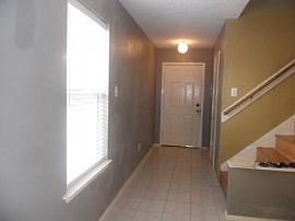 Cozy and Clean 4 Bedroom Home in Houston, TX (Photo 3 of 12)