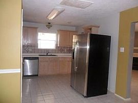 Cozy and Clean 4 Bedroom Home in Houston, TX (Photo 6 of 12)