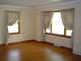 Mint:  New Reno Ranch, C/a, Metra, Near All, Move in Ready in Wood Dale, IL (Photo 4 of 9)