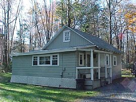 Adorable 2 Bdrm Cottage Secluded on 1 Acre Yet, Close to Everyt in Tannersville, PA (Photo 2 of 10)