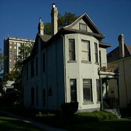 Great Avenues Apartments! Small Garage Available! in Salt Lake City, UT