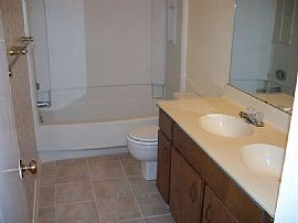 $950 / 3br - Townhome with Garage !  in Houston, TX (Photo 4 of 4)