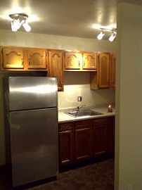 Cozy and Updated 1 Bedroom Apt in Milwaukee, WI (Photo 3 of 3)