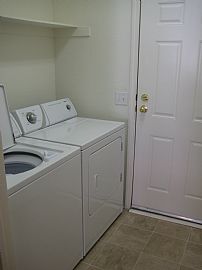 Immaculate, 2 Bed/2 Bath with Attached 2 Car Garage in Aurora, CO (Photo 10 of 12)