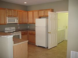 Immaculate, 2 Bed/2 Bath with Attached 2 Car Garage in Aurora, CO (Photo 4 of 12)