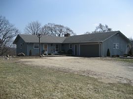 4 Bedroom Home on 2acres Up Against Chain O'Lakes State Park in Spring Grove, IL
