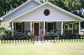 Fantastic 2 Bedroom American Craftsman Bungalow in Hubbard, TX