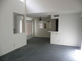 Luxurious Condo in Woodland Hills, CA