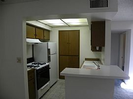 Luxurious Condo in Woodland Hills, CA (Photo 2 of 4)