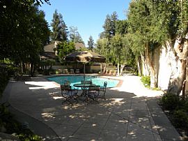 Luxurious Condo in Woodland Hills, CA (Photo 4 of 4)