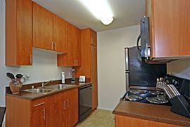 1x1 Upstairs Immediate Move in Special Price in Costa Mesa, CA (Photo 1 of 6)